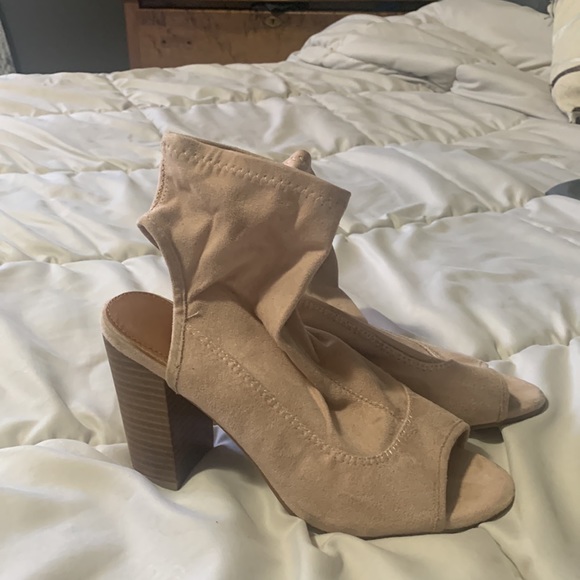 Light pink heels - Picture 2 of 3